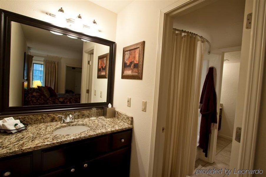 The Inn At Tallgrass Уичита Номер фото